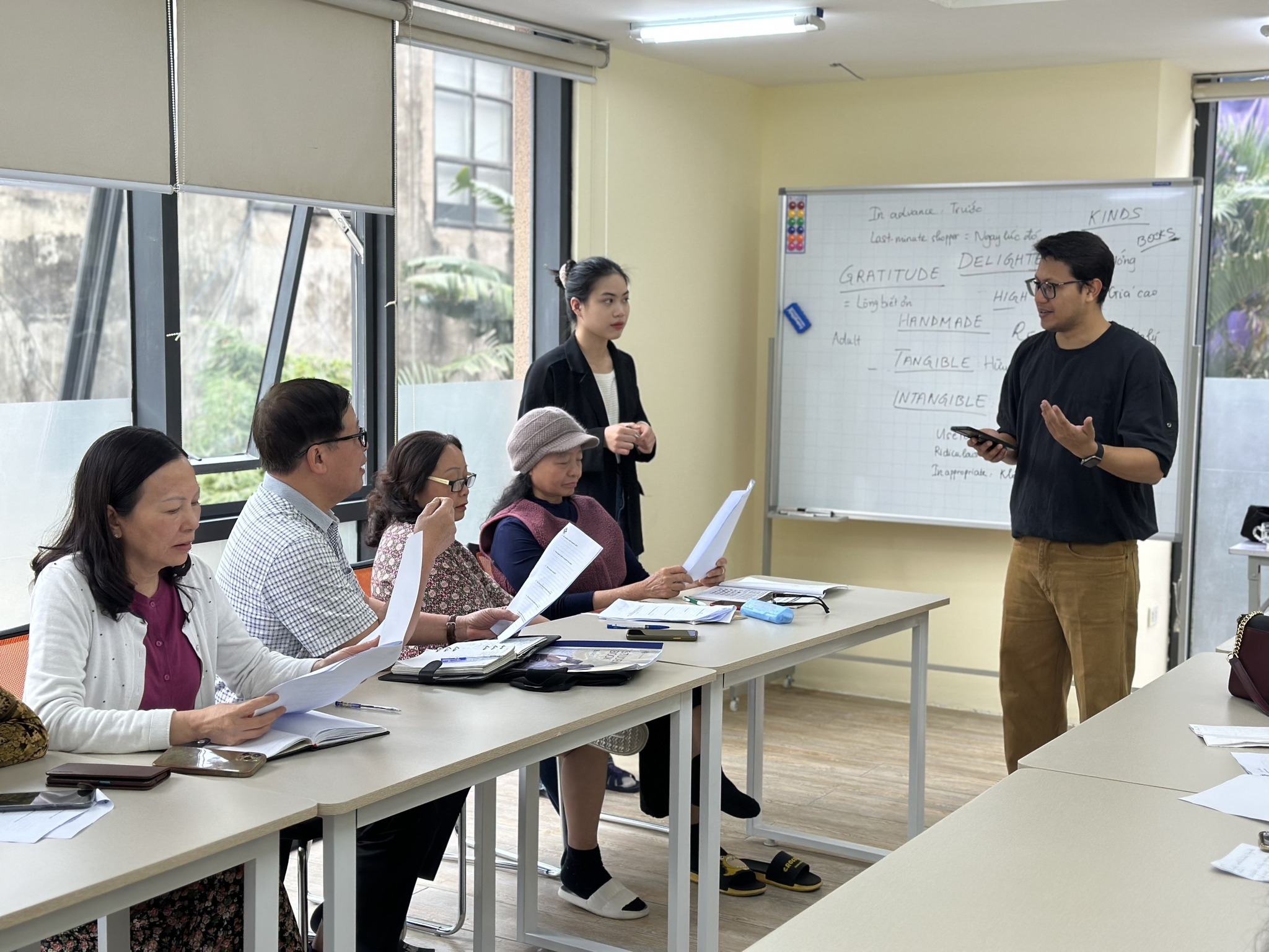 người lớn tuổi học tiếng Anh