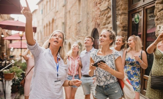 Học tiếng Anh qua dẫn tour